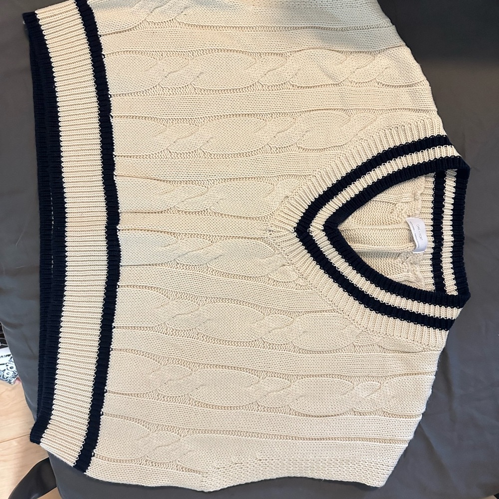 Cable Knit V-Neck Sweater Vest - Cream and Black